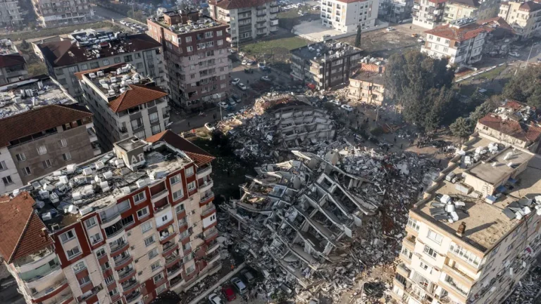 Communiqué de soutien aux victimes des séismes en Turquie et Syrie.